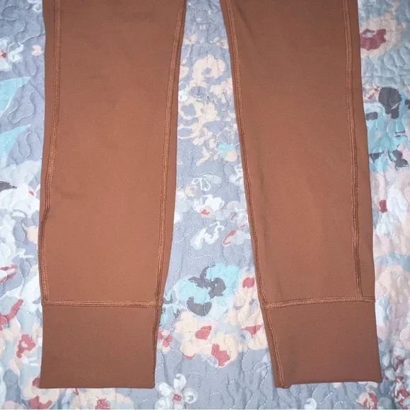 Vuori Women's 7/8 Daily Leggings - Picture 7 of 10